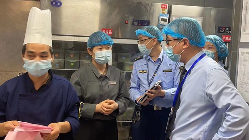 选择OEM还是ODM，主要取决于以下因素：